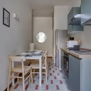  Apartment Joivy Mauri - Cosy Flats Near The Duomo Italy